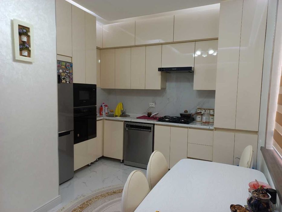 Buxoro shahar markazida liftli domda elitniy kvartira ijaraga beriladi