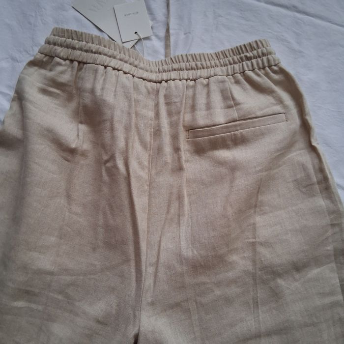 Дамски панталон на ZARA s размер.