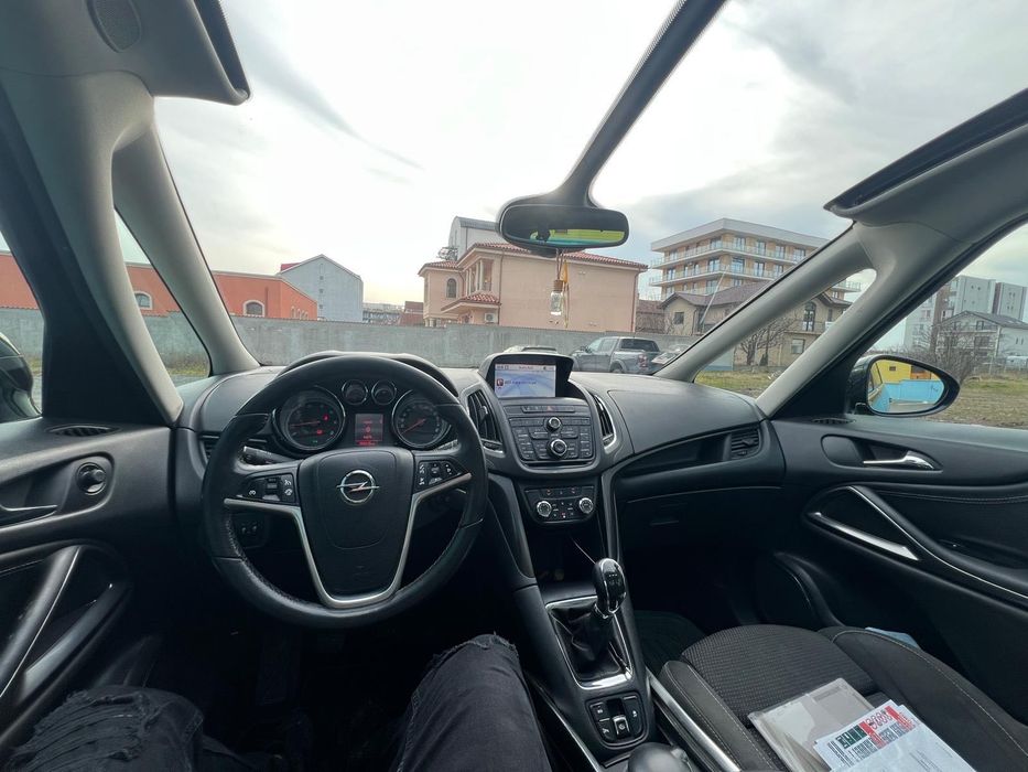 Vând Opel Zafira 2012