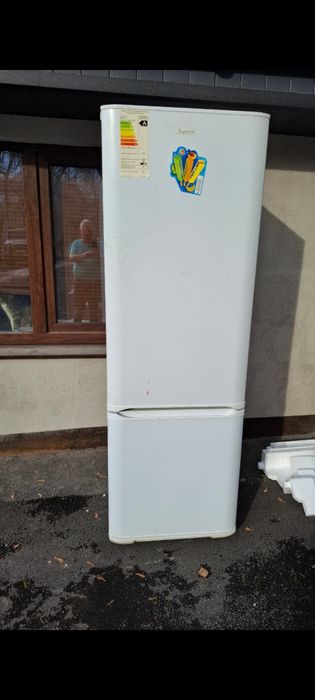 Холодильник . 40000тенге.