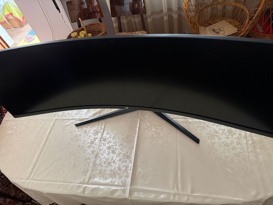 Monitor gaming curbat ASUS