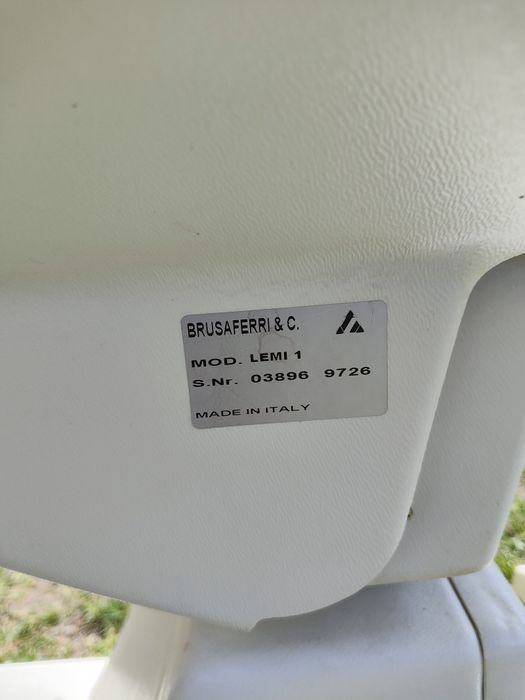 Професионален козметичен/медицински стол.