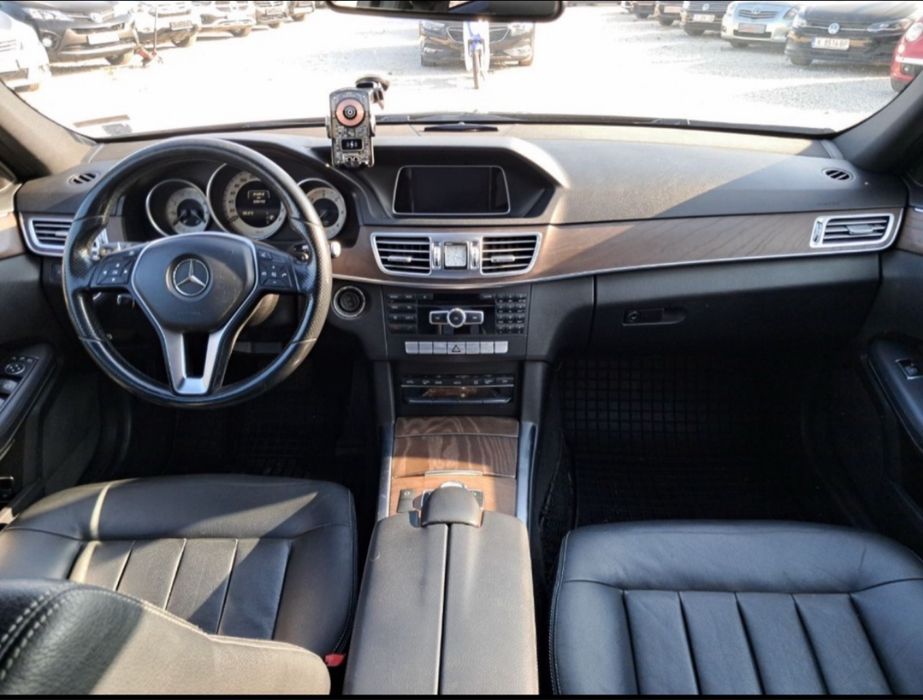 Mercedes-Benz E 220 9G-TRONIC