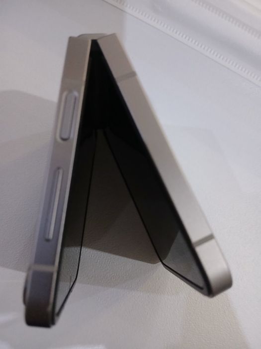 Samsung Z Flip 6 512 GB за части