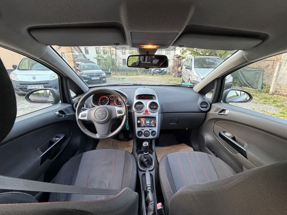 Opel Corsa D 2009  1.4 benzina + gaz . Proprietar