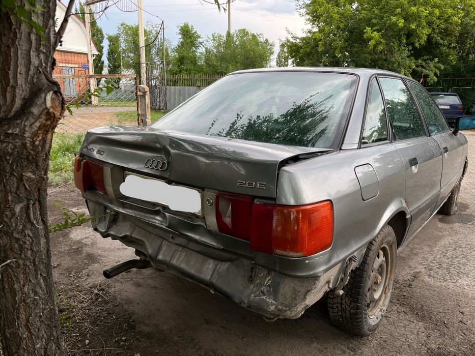 Продам Audi 80 1990 возможен торг