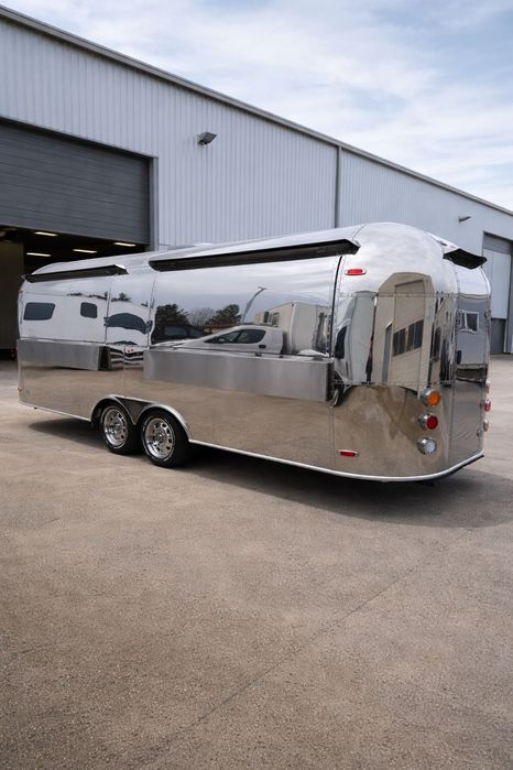 Rulote Comerciale Premium – Design Modern Si Echipare Profesională