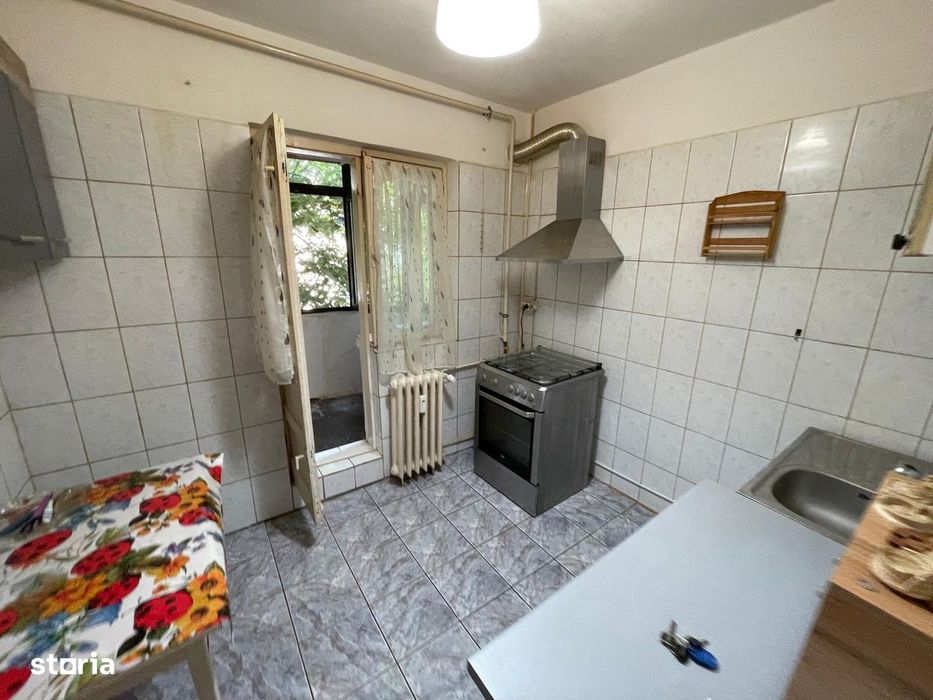 Apartament 3 camere, etaj 1/4,2 bai,69 mp, centrala,bloc 1981-Militari