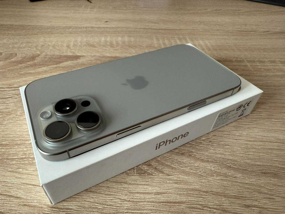 iPhone 16 Pro Max, Natural Titanium 256GB с гаранция до 03.2027