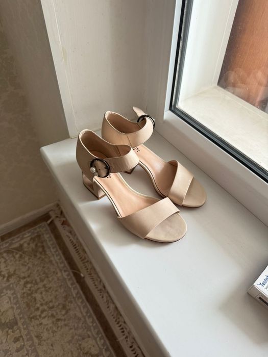 Туфли женсике босоножки