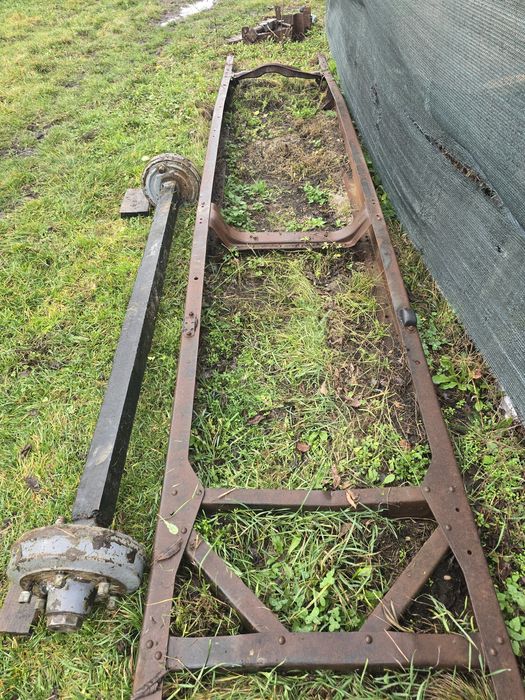 axa cu sasiu si roti