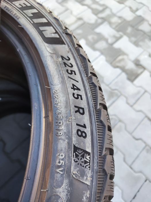 4 бр зимни 225/45/18 Michelin