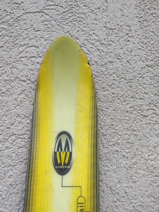 Ски - жълти и сини