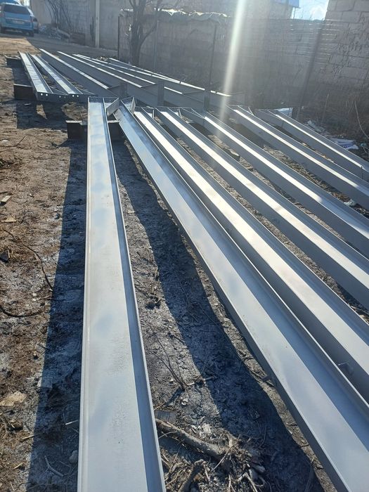 Vand structura metalica 10x20x4 la.pret 5000 euro confecționată din pr