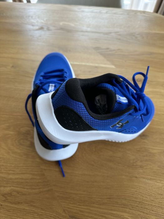 Продавам чисто нови детски маратонки Under Armour Surge 4 - 39 номер