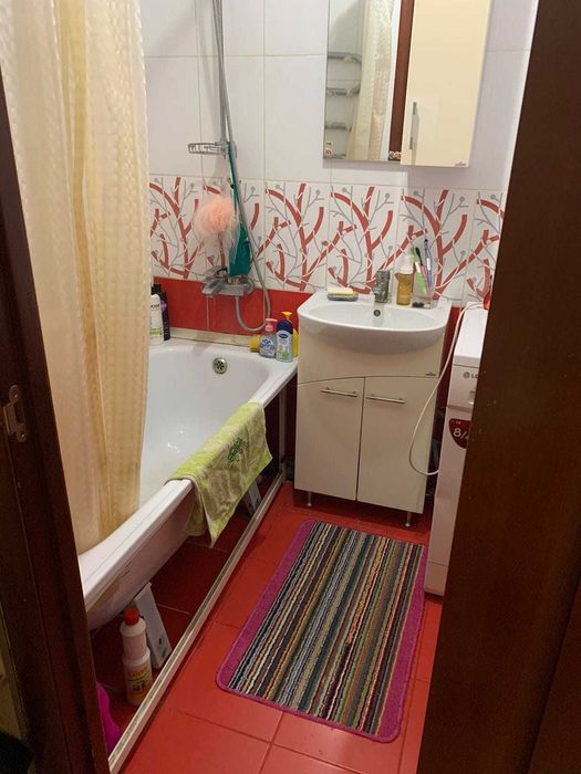 Продается  2 ком. Район 8 школы