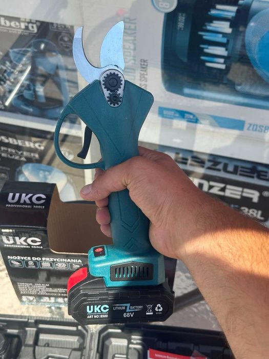Акумулаторна ножица за клони UKC 8500 – 68V, 2 батерии