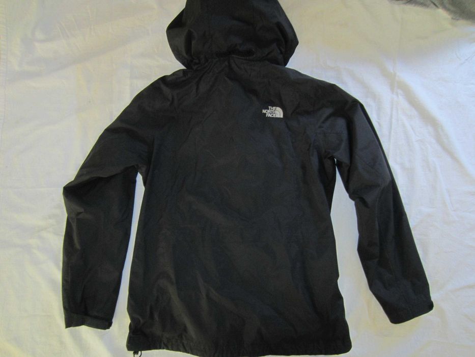 Geaca DAMA The North Face, model Hy Vent, masura M, protectie vant, ploaie, gluga nedetasabila material 100%Nylon, holograma,stare f.buna stare f.buna