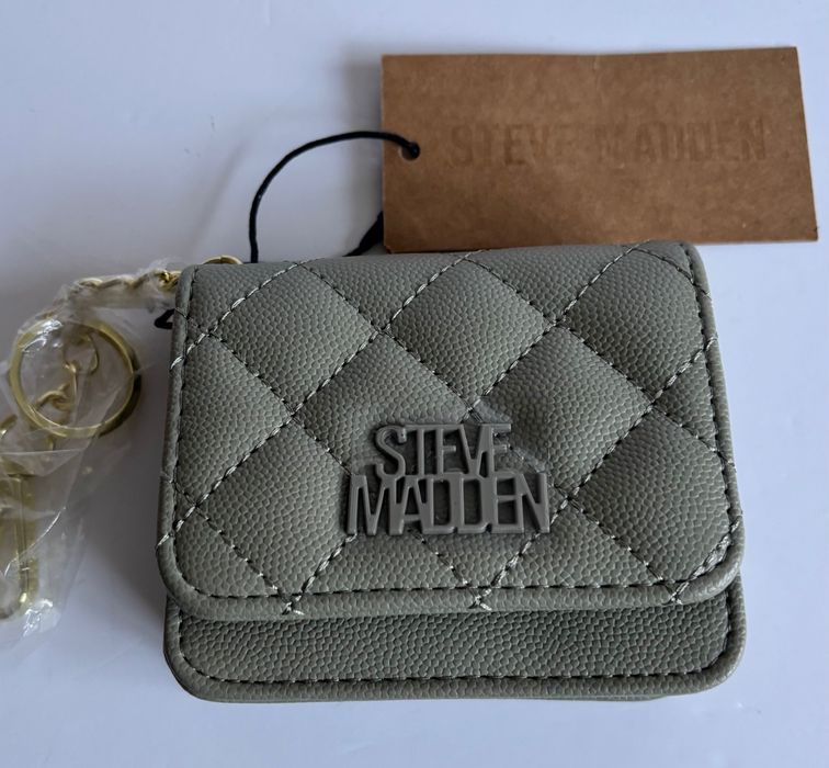 Дамски портмонета Steve Madden с ключодържател