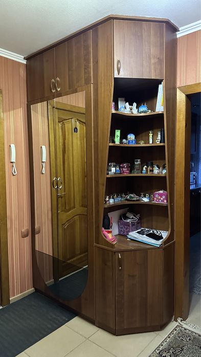 Продам. Прихожую