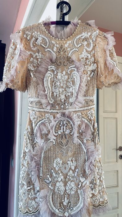 Rochie Asos  bijuterie superbă de vânzare.