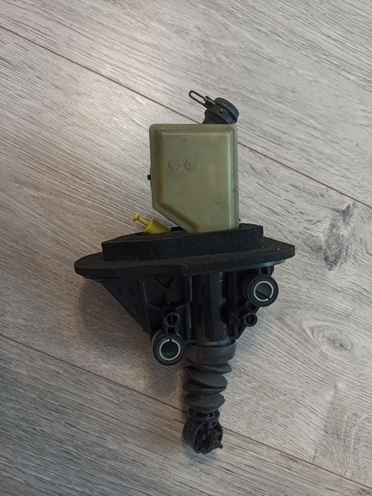 Pompă ambreiaj cod 306103690R Renault Megane 4 an 2021