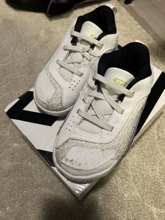 Adidasi baieti Jordan