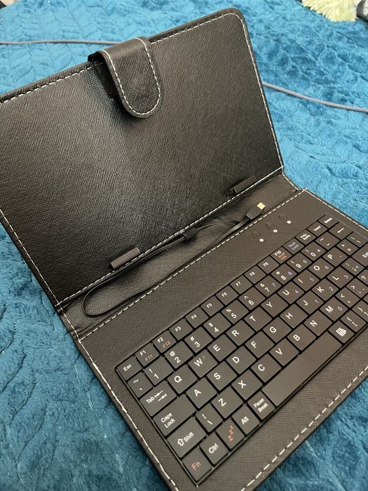 Луксозен калъф DIVA с вградена USB клавиатура за таблет 7"/7.9"