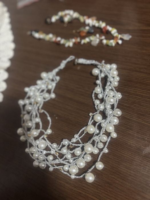 Bijuterii lucrate manual