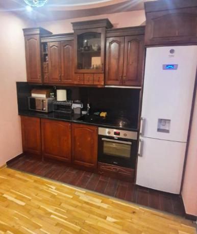 Дава се под наем Тристаен апартамент в Пловдив, Център - 88 кв.м за 550 € - Снимка #1