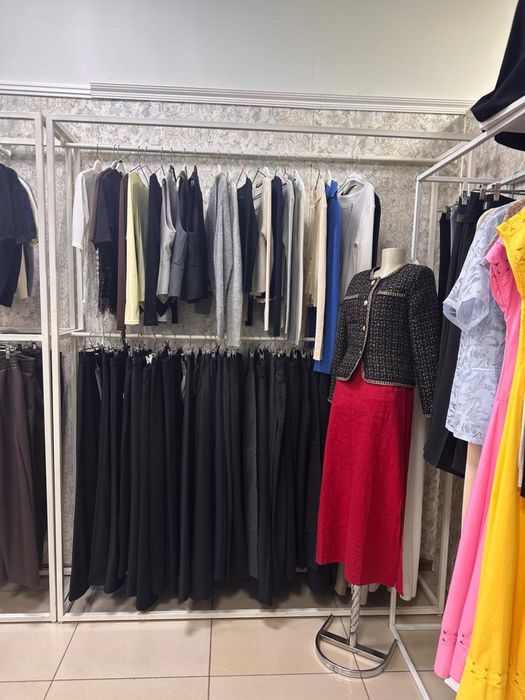 Продам манекен, зеркало, диванчик, стойки