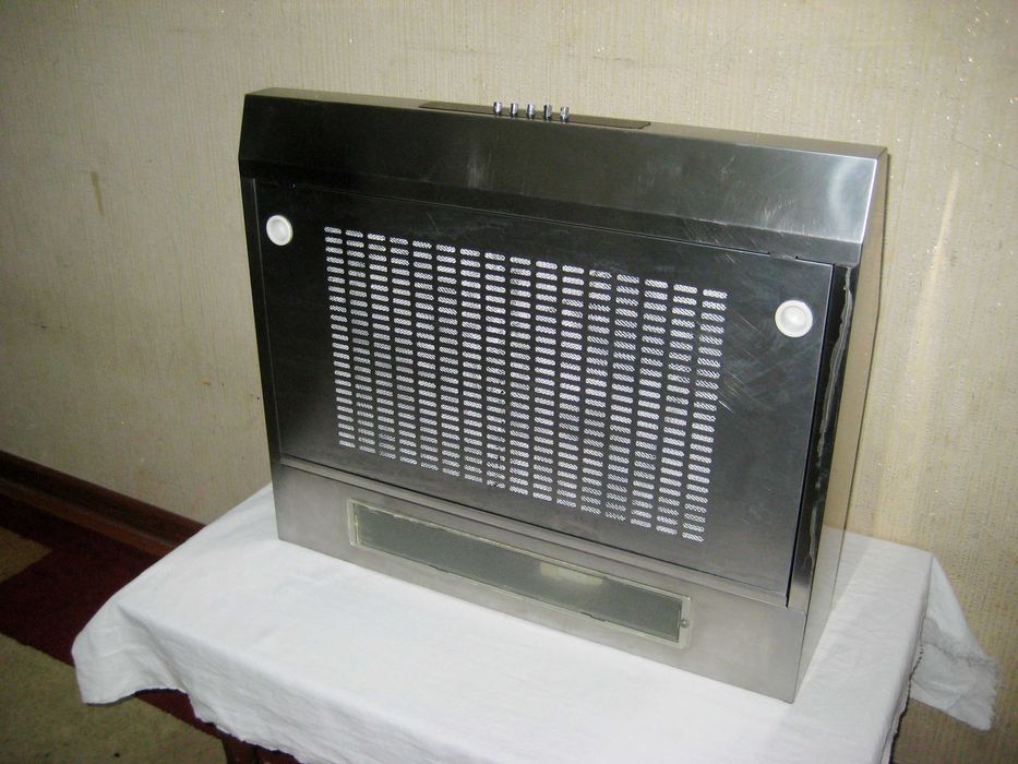 Вытяжка Sitronic оригинал мошна тянет почти новым состоянии!