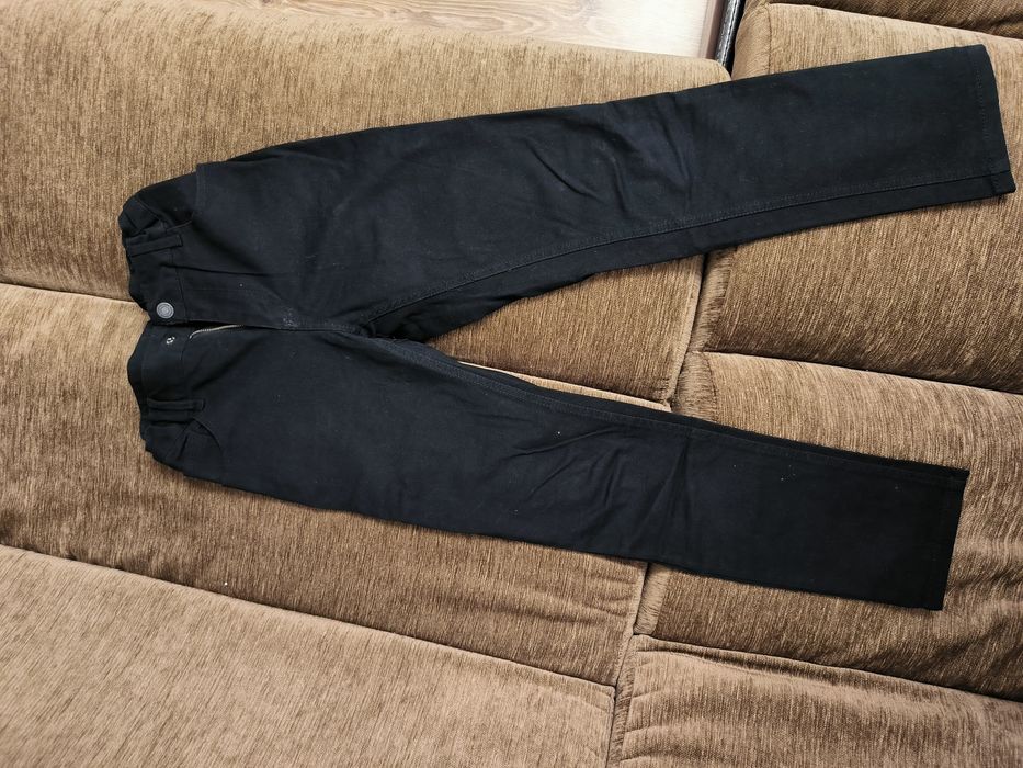 Продам отличные джинсы, брюки на мальчика