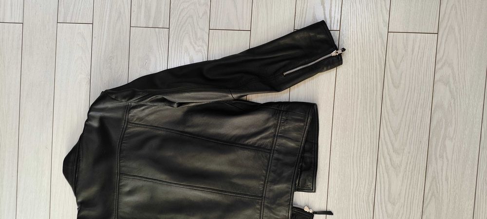 Еке от естествена агнешка кожа тип biker