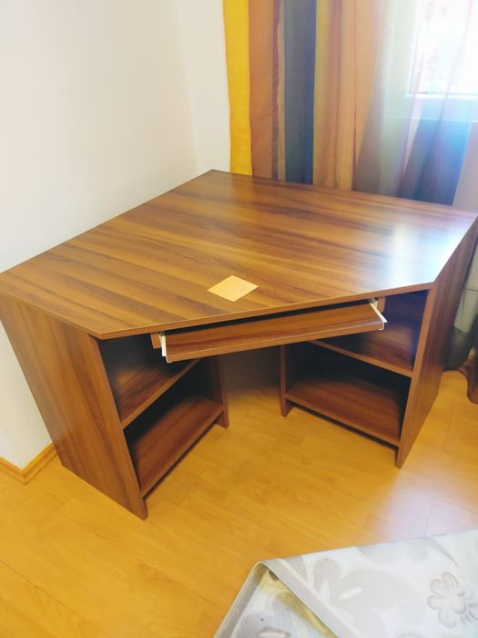 Birou pe colț . Nu ofer transport. Ridicare di  cartierul Mănăștur!