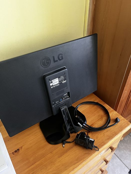 LG монитор 1920х1080