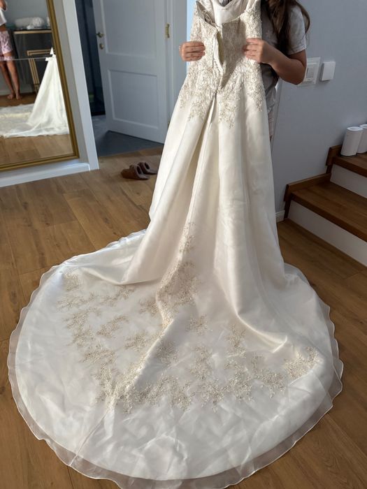 Rochie de mireasă cu trenă