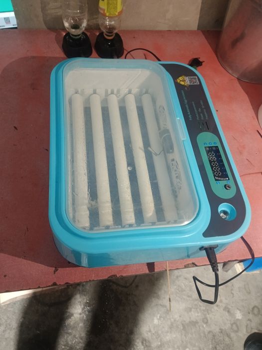 Продам инкубатор почти новый