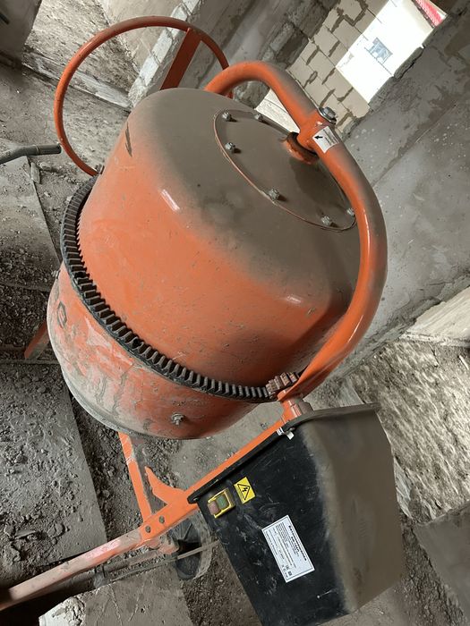 Продам бетономешалку 180 л