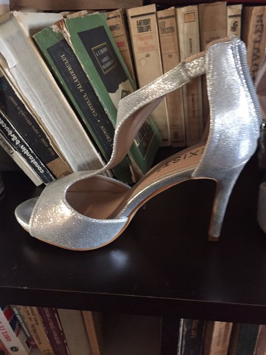 Sandale argintii noi nr 37