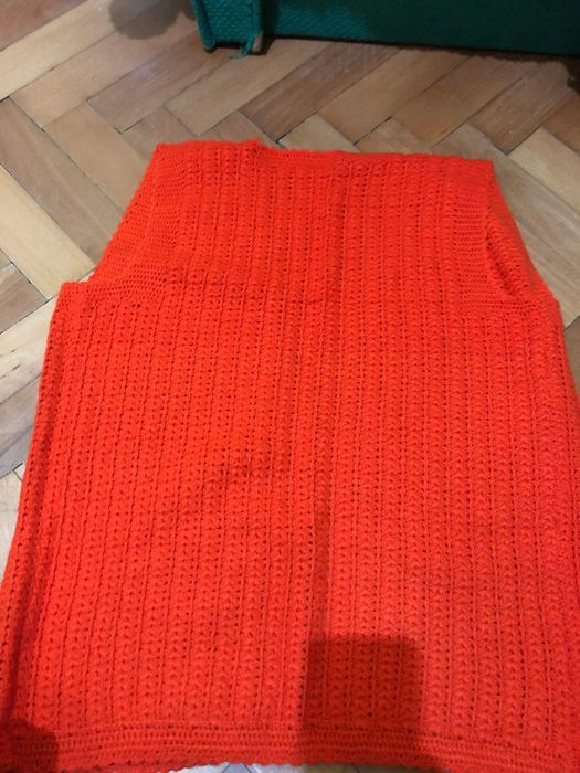 Дамско ръчен плетени елеци 6 броя и плетени дамски чорапи