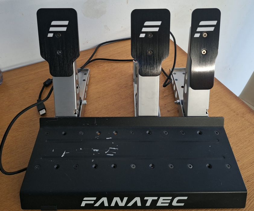 Volan Thrustmaster TX si pedale Fanatec CSL