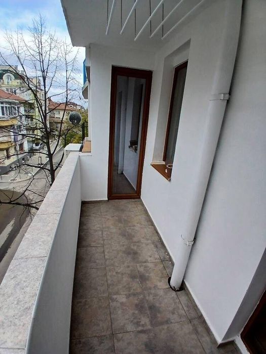 Дава се под наем Тристаен апартамент в Бургас, Възраждане - 74 кв.м за 663 € - Снимка #4