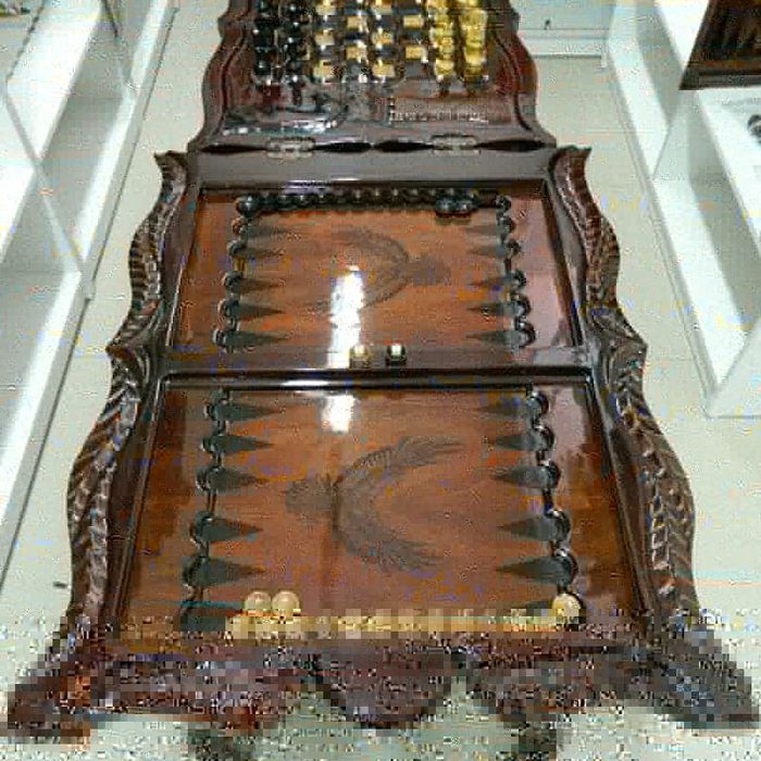 Стол журнальный.