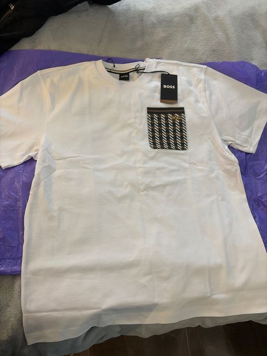 Тениска на BOOS плътен памук