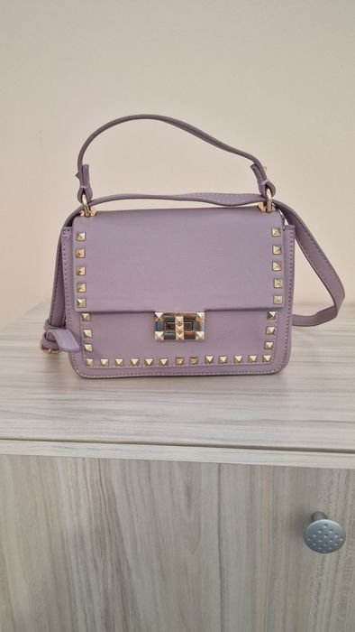 Дамска чанта в лилаво