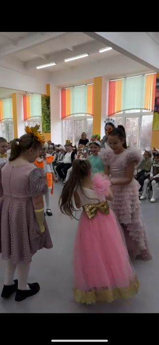 Подрам шикарное платье размер 120-130