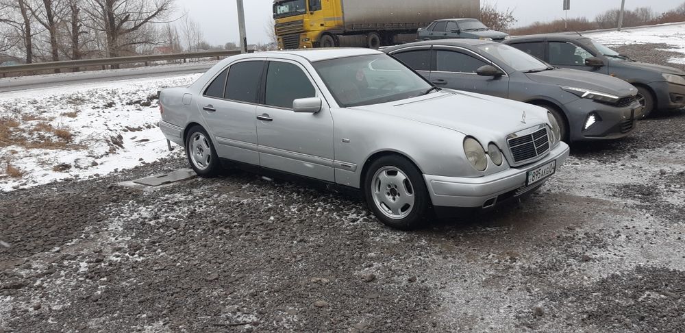 Продам а/м Мерседес w210