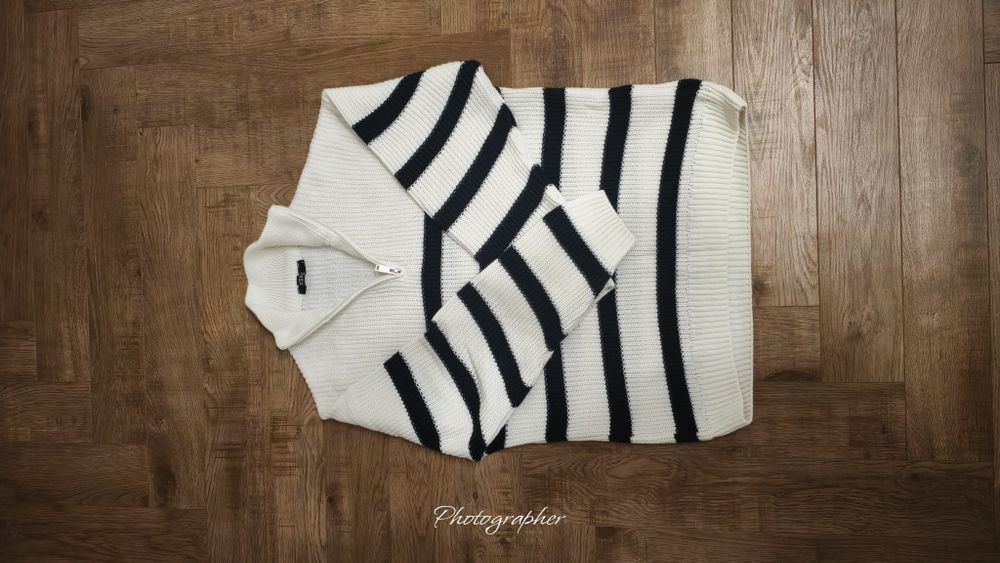 Свитер белый полосатый