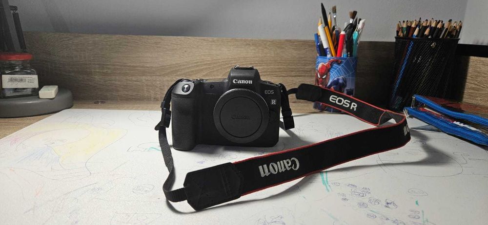 Aparat Foto Mirorless Canon EOS R, Full-Frame, 30.3 MP, 4K, Wi-Fi